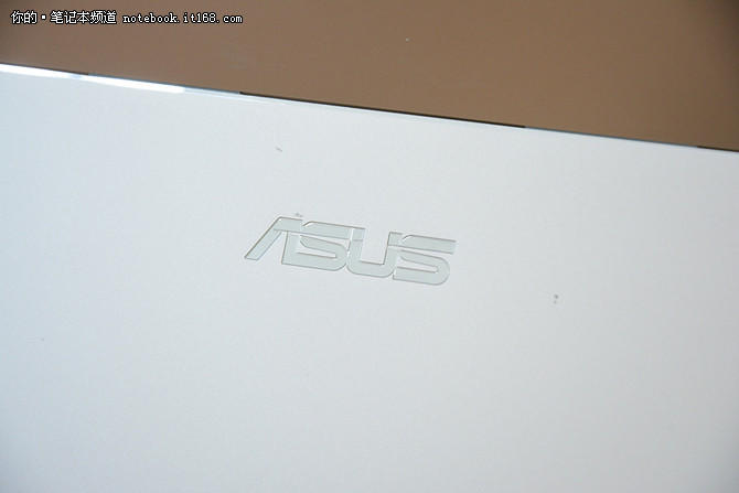 概述及外觀：標準的二合一產品