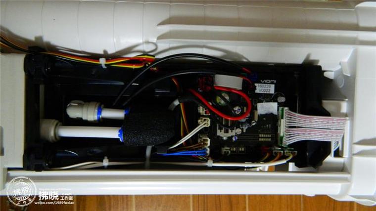 小米廚下式凈水器全拆解:做工精深 構(gòu)造雜亂 小米廚下式凈水器全拆解:做工精湛 構(gòu)造復(fù)雜