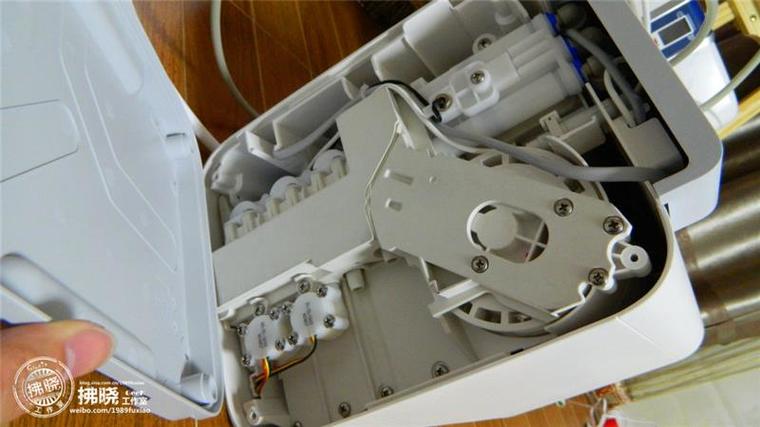 小米廚下式凈水器全拆解:做工精深 構(gòu)造雜亂 小米廚下式凈水器全拆解:做工精湛 構(gòu)造復(fù)雜