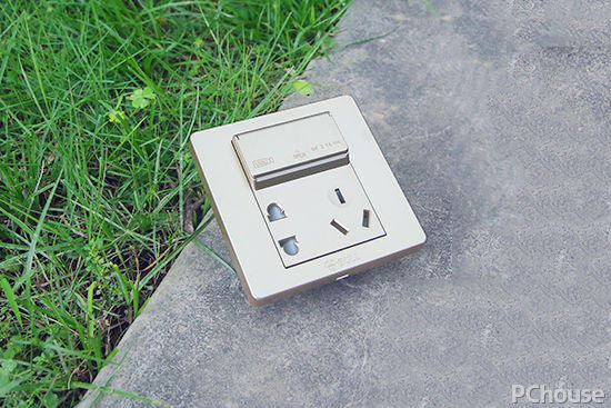 牛货测评!公牛墙壁式3位USB插座让你远离充电烦恼