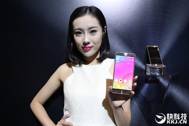 華碩ZenFone 3、靈耀3筆記本現場圖賞：全金屬驍龍821和Mac殺手