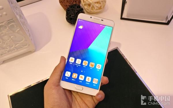 Galaxy C9 Pro配备6英寸大屏幕