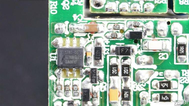 24W雙協議！樂視最新快充充電器拆解、評測