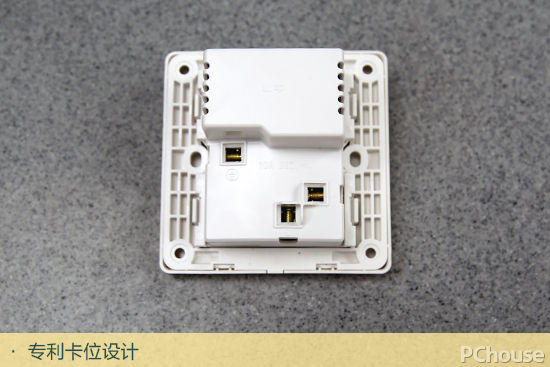 牛貨測評!公牛墻壁式3位USB插座讓你遠離充電煩惱