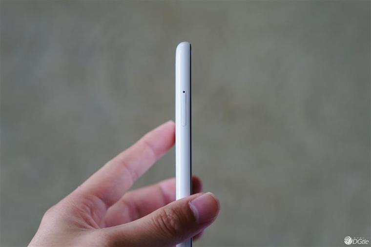 顏值加速度！599元魅藍3上手評測