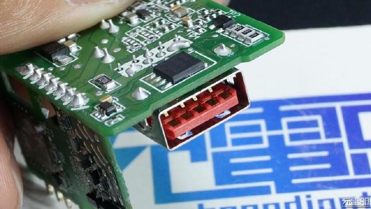 DASH極速閃充何方神圣？一加3充電器深度拆解