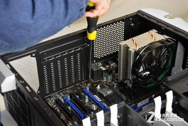 回歸主流玩家定位 AMD定制主機裝機解析 