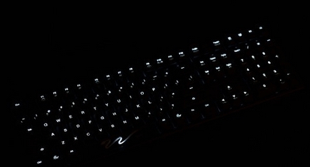 出色品質與燈效 魔力鴨9008s3機械鍵盤評測