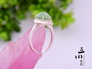 特價(jià)18K白金鉆石糯種天然A貨翡翠蛋面戒指