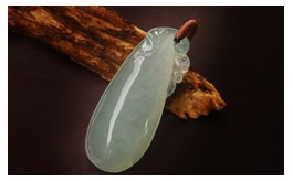 天然翡翠掛件--老坑冰種清瑩淺綠晶瑩潤透飽滿圓潤立體精雕富貴福瓜