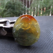精美通透岫巖玉別致俏色玉佛吊墜