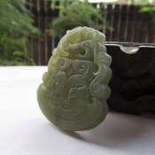 精美純天然和田玉淺青仿古龍吉祥雕件