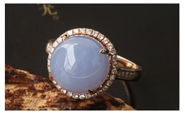 18K玫瑰金鑲鉆天然翡翠戒指--老坑冰種紫羅蘭均色細(xì)膩水潤(rùn)飽滿(mǎn)圓潤(rùn)經(jīng)典蛋面奢華鑲嵌戒指