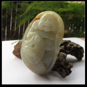 純天然新疆和田玉帶皮笑佛手把件