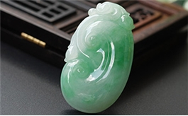 天然翡翠掛件--老坑冰糯種陽綠飄花細膩均勻雙面精雕如意