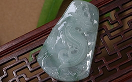 天然翡翠掛件--老坑冰種淺綠飄花細潤晶瑩局部拋光塔龍牌吊墜龍騰四海