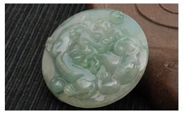 天然翡翠手玩把件-翠綠絲飄老坑冰種飄花如意麒麟(腰帶扣)