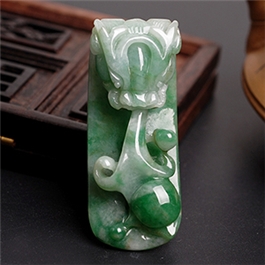 天然翡翠掛件--老坑糯種淺綠立體精雕飛龍戲珠仿古如意柄