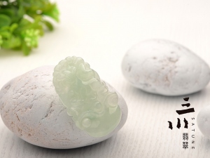 豆種天然A貨翡翠生肖狗吊墜