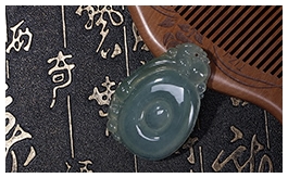 天然翡翠掛件--老坑冰種淺綠底飄黃翡雙面精雕福在眼前