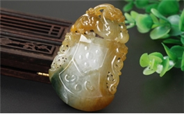 天然翡翠掛件--老坑冰種三彩細膩晶瑩立體精雕麒麟大刀