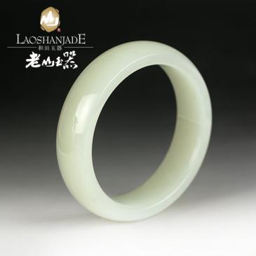 和田玉青白玉手鐲扁圓環(huán)形秀美典雅