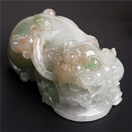 天然翡翠掛件--老坑冰糯種淺綠伴飄黃翡細膩晶瑩立體精雕貔貅