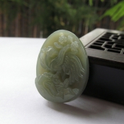 純天然新疆和田玉淺青鳳戲牡丹掛件吊墜/玉緣軒正品