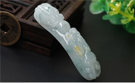 天然翡翠掛件--老坑冰糯種飄藍花細膩晶瑩立體精雕仿古祥瑞如意