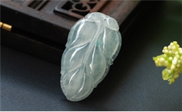 天然翡翠掛件--老坑冰種淺綠細(xì)膩凝潤(rùn)晶瑩亮澤雙面精雕玉葉