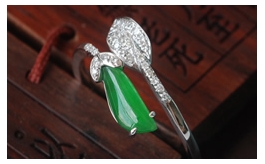 18K白金鑲鉆天然翡翠戒指--精品老坑玻璃種帝王綠晶瑩剔透時(shí)尚精美鑲嵌戒指永恒