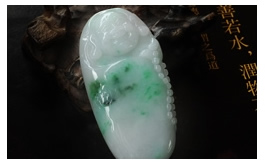天然翡翠手把玩件--老坑糯種清雅淺綠底飄綠翠花細潤晶瑩圓潤大氣立體精雕逍遙佛