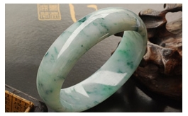 天然翡翠手鐲--老坑冰糯種清雅淺綠底飄藍花細膩潤澤婉約靜雅寬版富貴圓鐲(59)