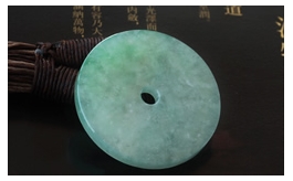 天然翡翠掛件-老坑冰種清雅淺陽綠水潤晶瑩時(shí)尚平邊平安扣