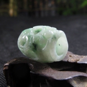 翡翠A貨飄綠雕花轉(zhuǎn)運珠項墜/翡翠玉石路路通吊墜掛件/翡翠轉(zhuǎn)運珠/玉緣軒正品
