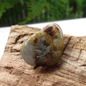 天然和田玉原石隨形雕帶皮鯉魚兒吊墜