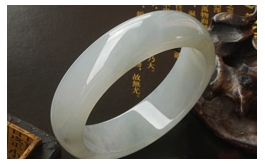 天然翡翠手鐲--老坑冰種淺綠均色極細膩均勻水潤晶瑩圓潤厚裝富貴圓鐲(55)