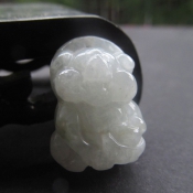 翡翠A貨精致飽滿招財小豬吊墜/翡翠玉石豬掛件/發(fā)財豬玉墜吉祥物/玉緣軒正品