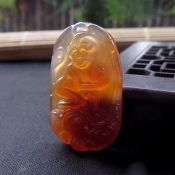 天然巴西冰透瑪瑙玉生肖猴吊墜