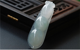 天然翡翠掛件--老坑冰糯種淺綠細(xì)膩精致雙面雕刻四季豆