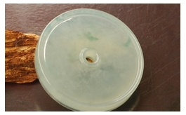 天然翡翠掛件--春風拂柳老坑冰種瑩潤淺綠底飄花細潤雙面內凹平邊玉扣