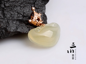 18K玫瑰金鉆石冰種天然A貨翡翠如意吊墜