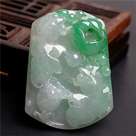 天然翡翠掛件--老坑冰種翠綠細膩瑩潤精雕年年有余