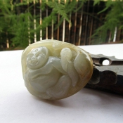 天然新疆和田玉童子把玩件