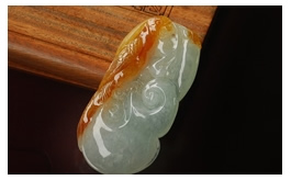 天然翡翠掛件--老坑冰種清雅淺綠伴鮮潤黃翡水潤晶瑩飽滿圓潤俏色巧雕吉祥如意