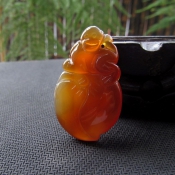 天然通透巴西冰透紅瑪瑙靈猴獻壽吉祥掛件
