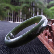 玲瓏精致細條天然新疆和田青玉手鐲