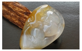 天然翡翠掛件--冰火兩重天極品老坑玻璃種金黃翡細膩通透圓潤手感巧雕像觀人生