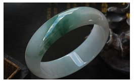 天然翡翠手鐲--老坑冰糯種瑩白底伴清雅藍綠飄花細潤晶瑩婉約秀美圓潤正裝富貴圓鐲(58)