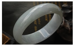 天然翡翠手鐲--老坑冰糯種清雅淺綠細潤晶瑩溫婉韻秀圓潤正裝寬版富貴圓鐲(60)